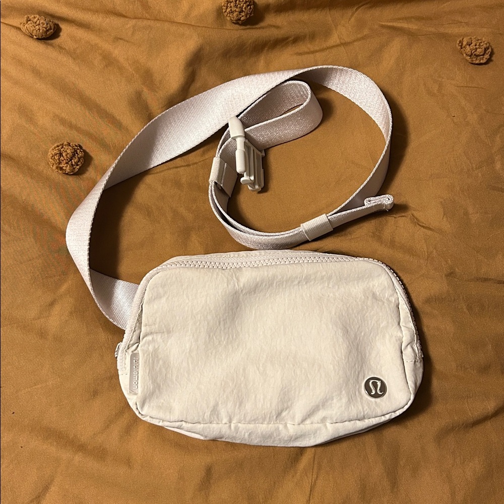 Lululemon belt bag 1L